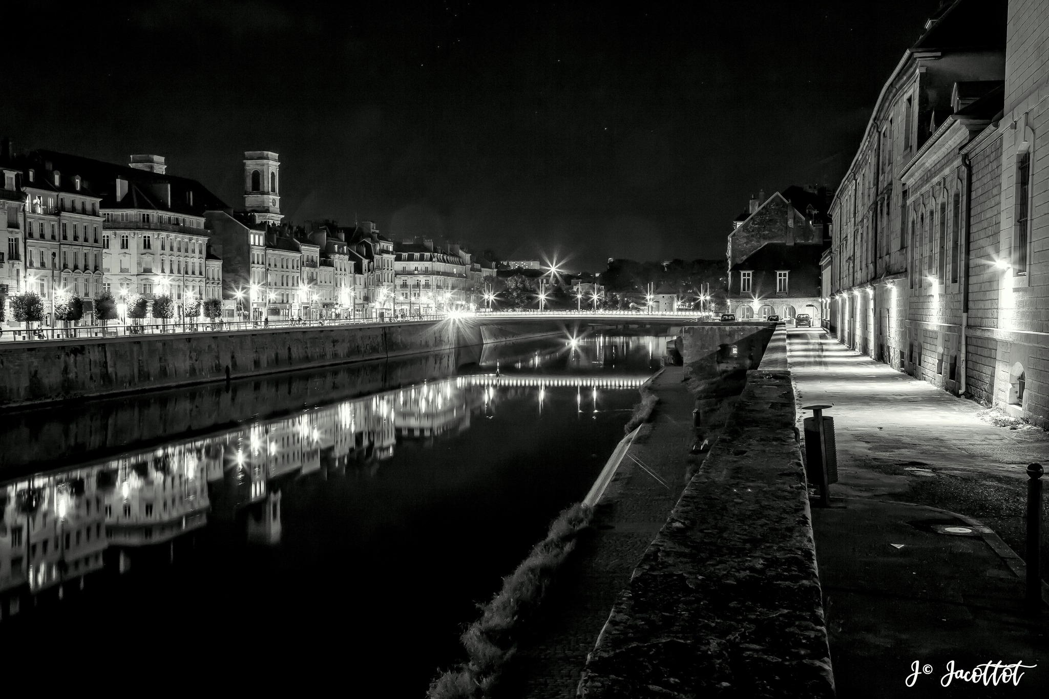 Besançon de nuit - Quais illuminés